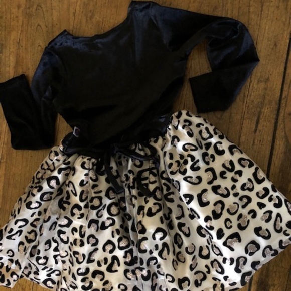 Girl's Dollie & Me Black Velvet Animal Print Dress 5 - Picture 9 of 16